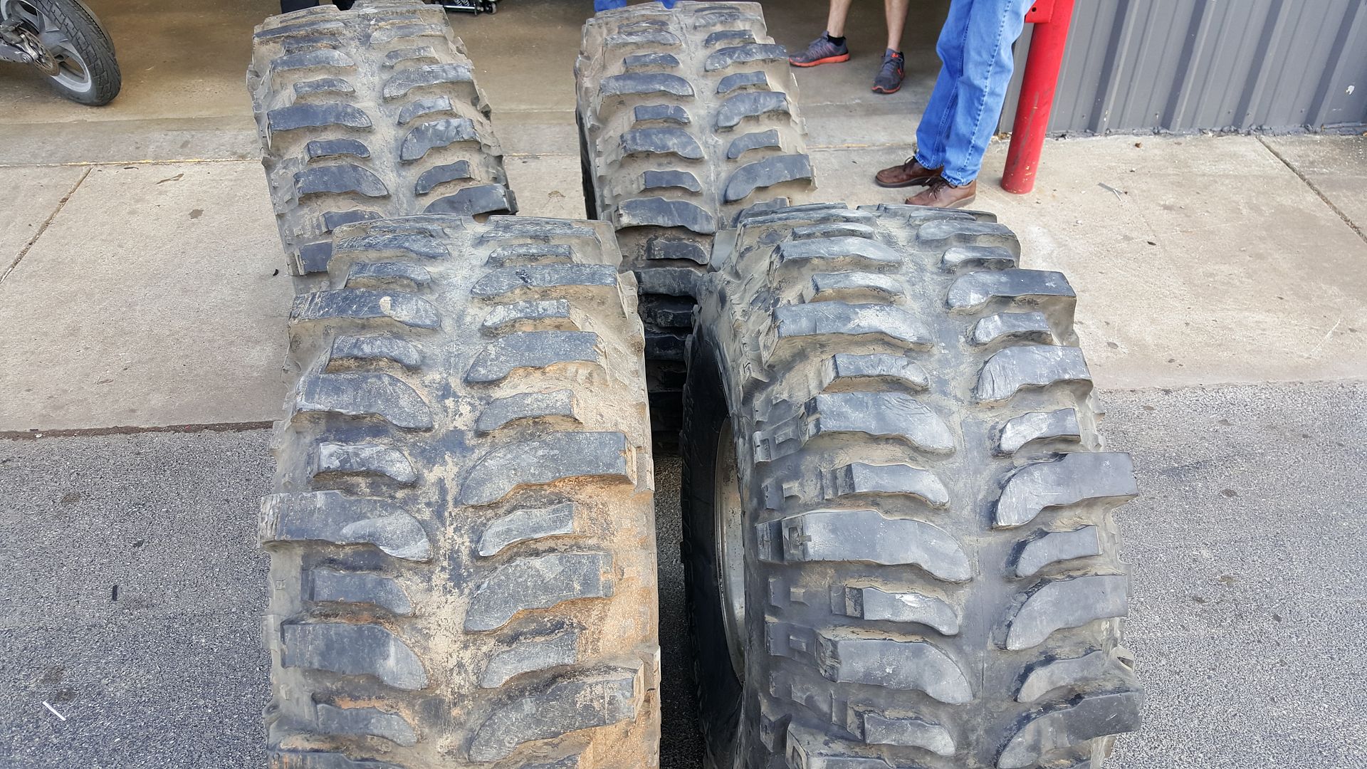 44" Boggers on 16.5 wheels Pirate 4x4